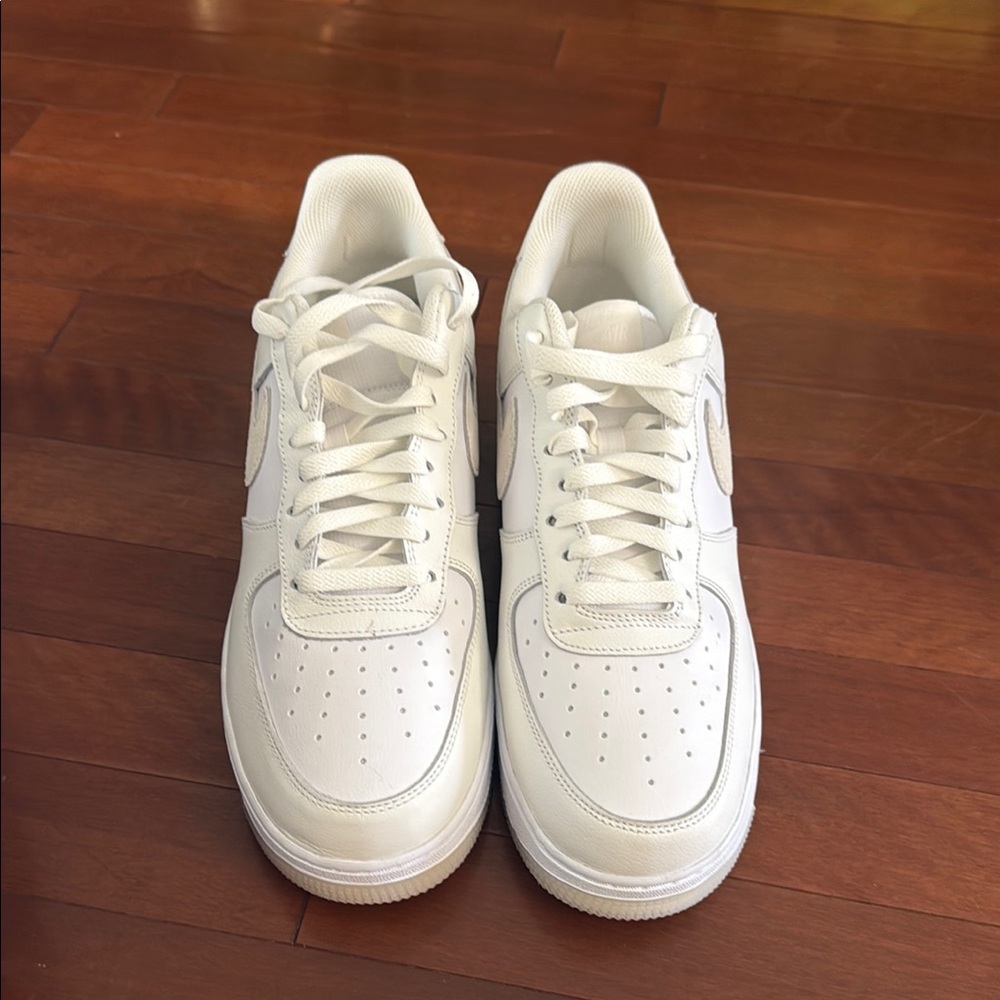 Men's White Sneakers AIR FORCE 1 07 LV8